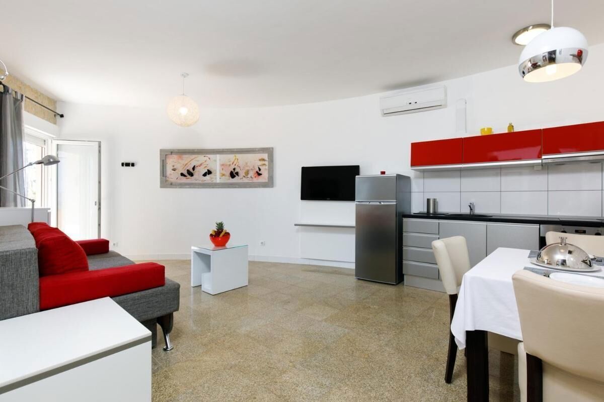 Cozy Apartment For 3 Adults Next To The Beach