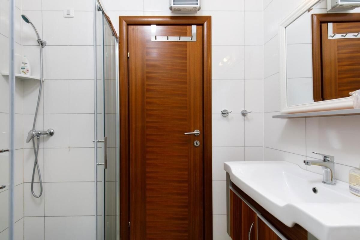 Cozy Apartment For 3 Adults Next To The Beach