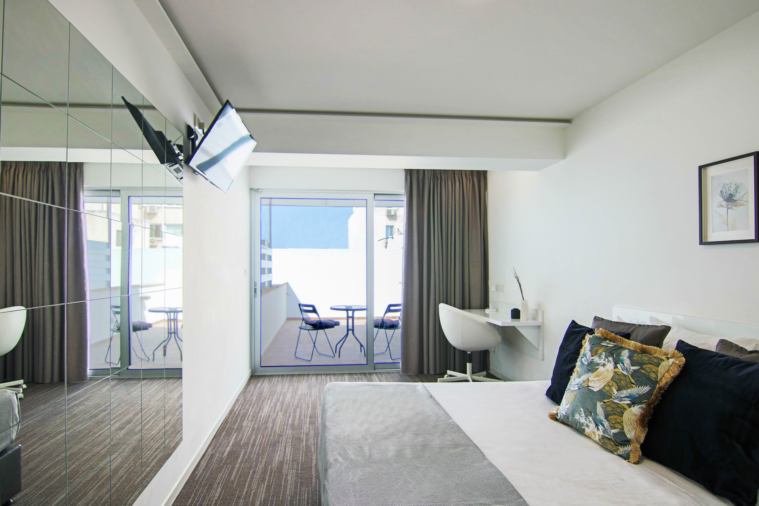 Phaedrus Living Luxury Suite Nicosia 502