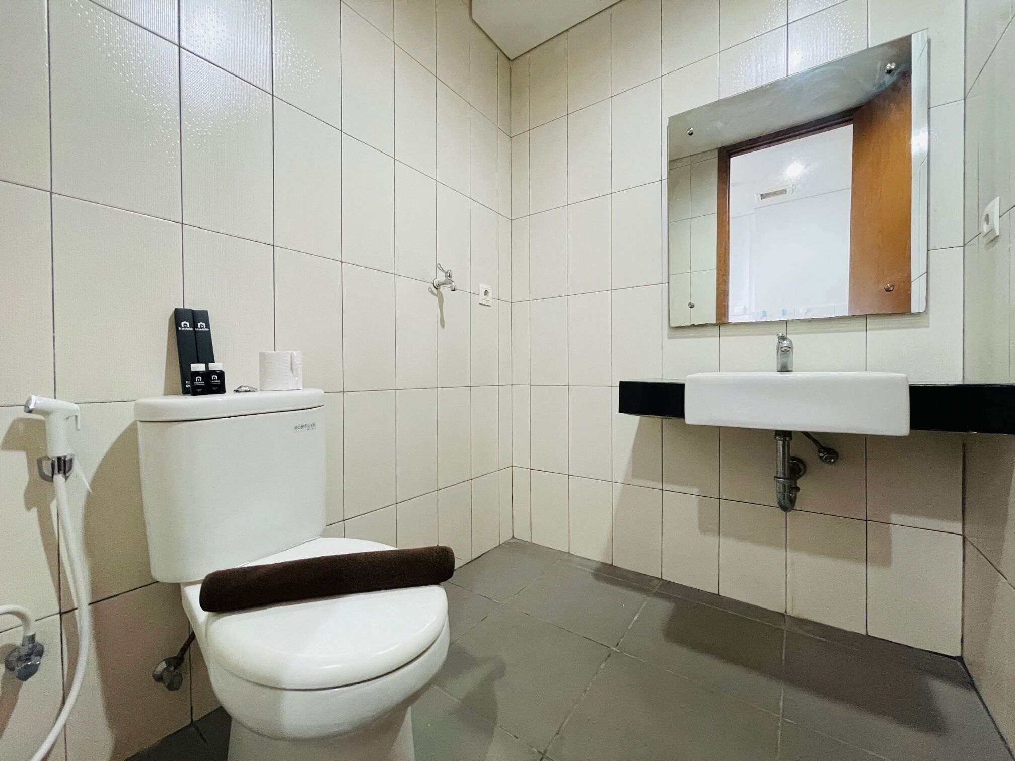 Cozy Studio Room At Dago Suites Apartment