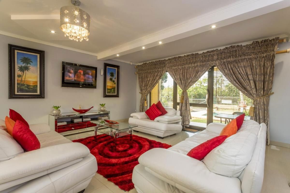 Room In Guest Room - Ezulwini Guest House - Executive Double Room With Pool View, 2 Guests In Balito