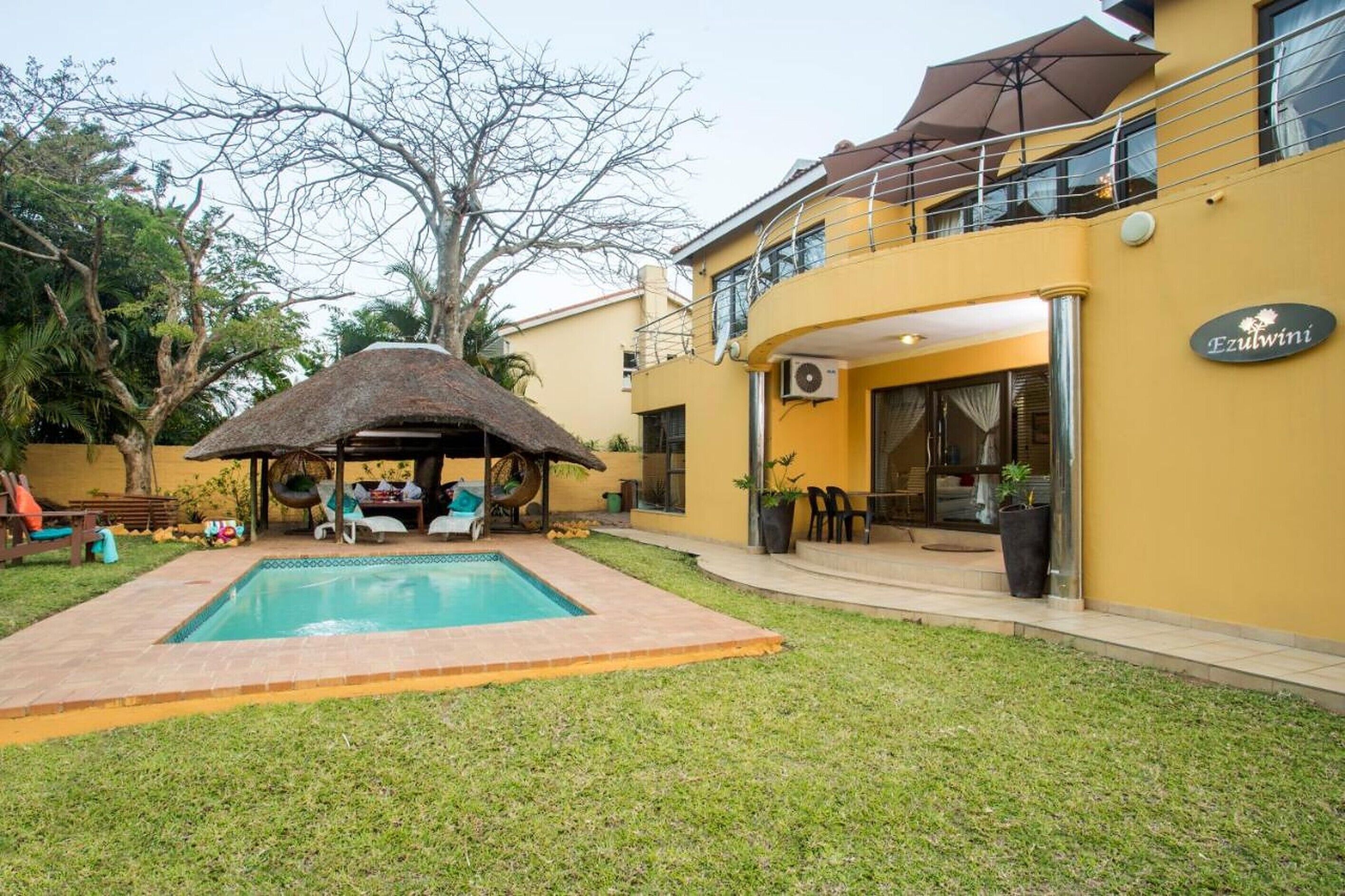 Room In Guest Room - Ezulwini Guest House - Executive Double Room With Pool View, 2 Guests In Balito