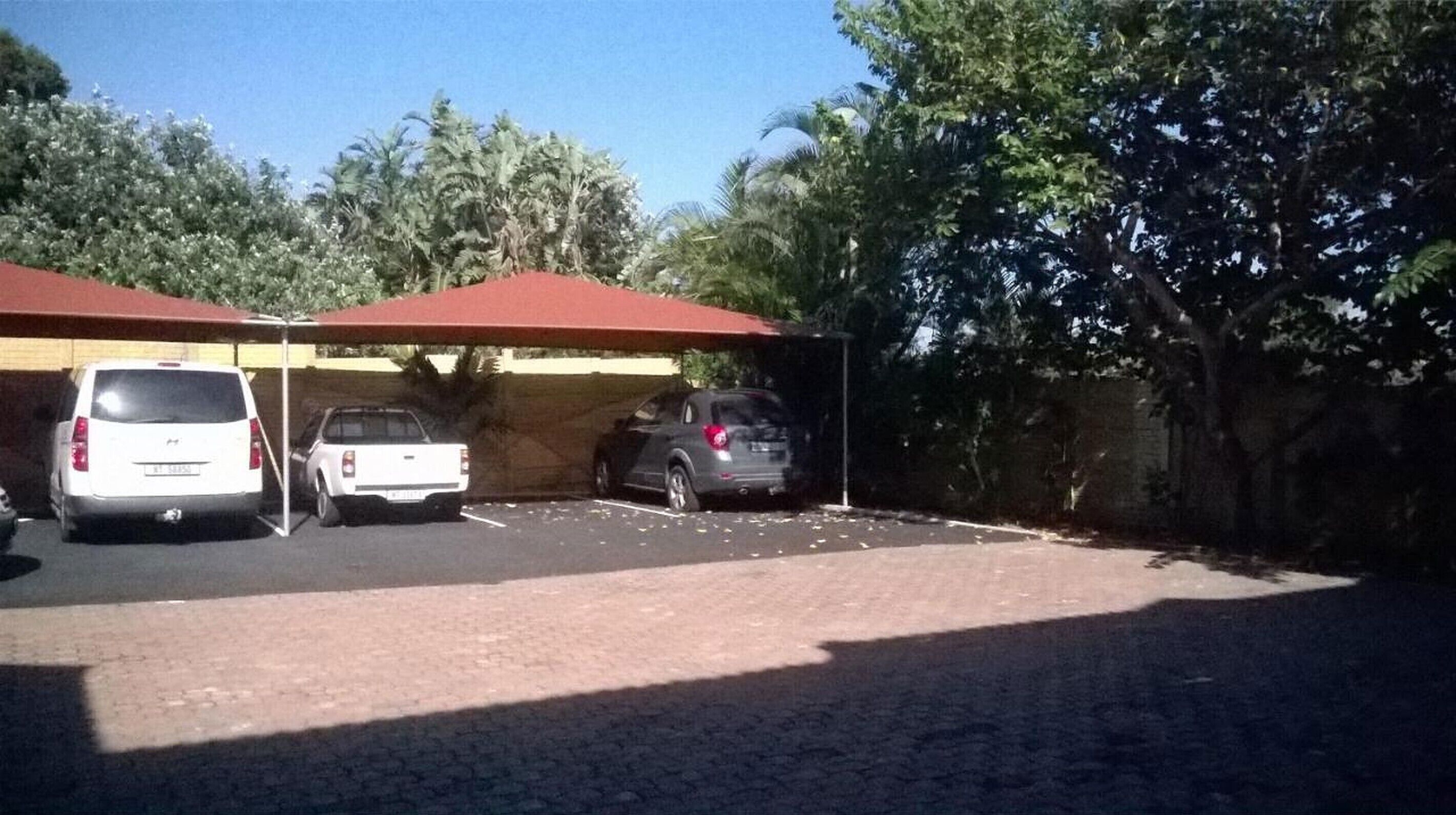 Room In Guest Room - Ezulwini Guest House - Executive Double Room With Pool View, 2 Guests In Balito