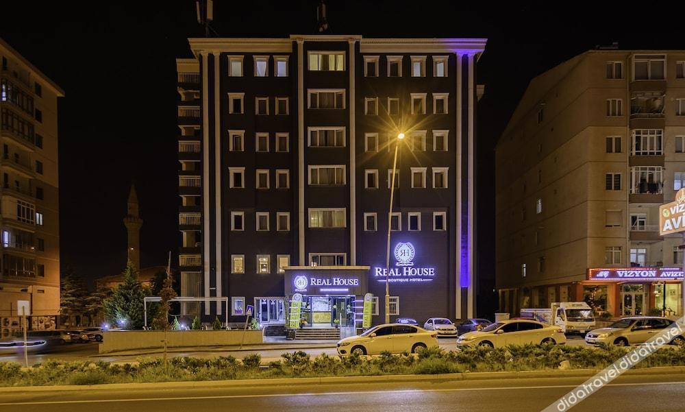 Real House Boutique Hotel