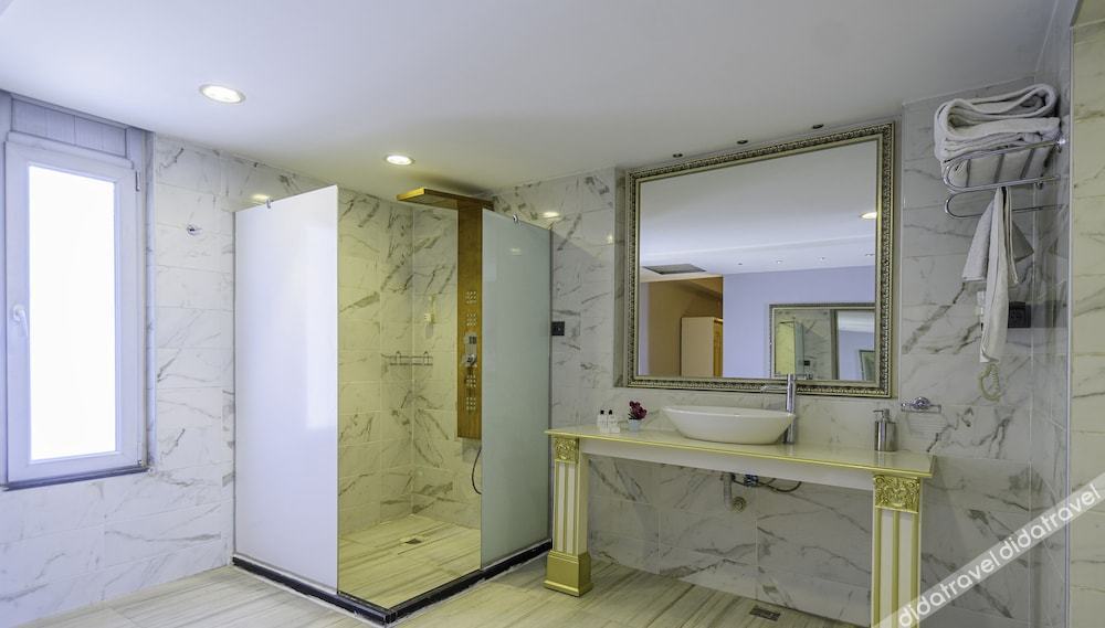 Real House Boutique Hotel