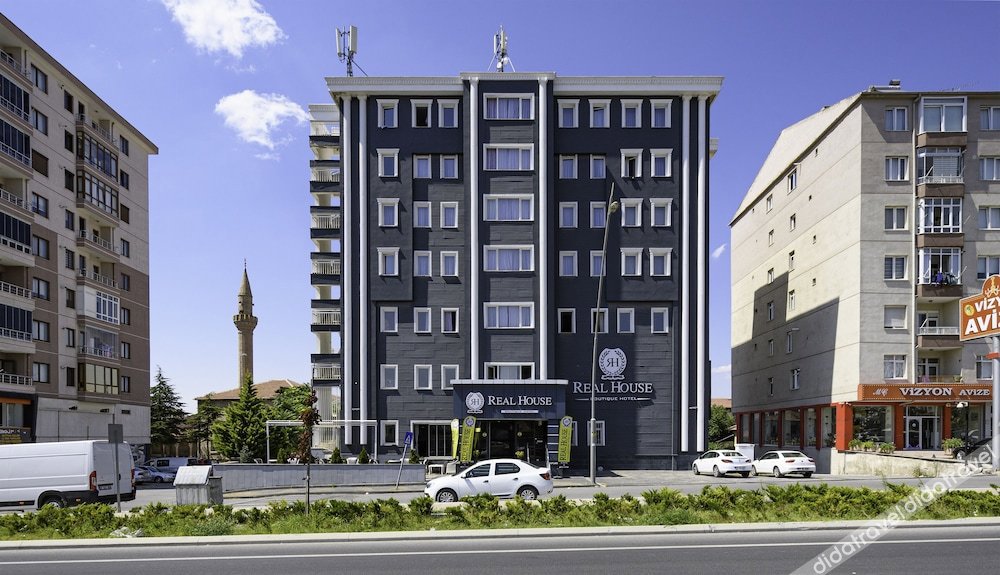 Real House Boutique Hotel