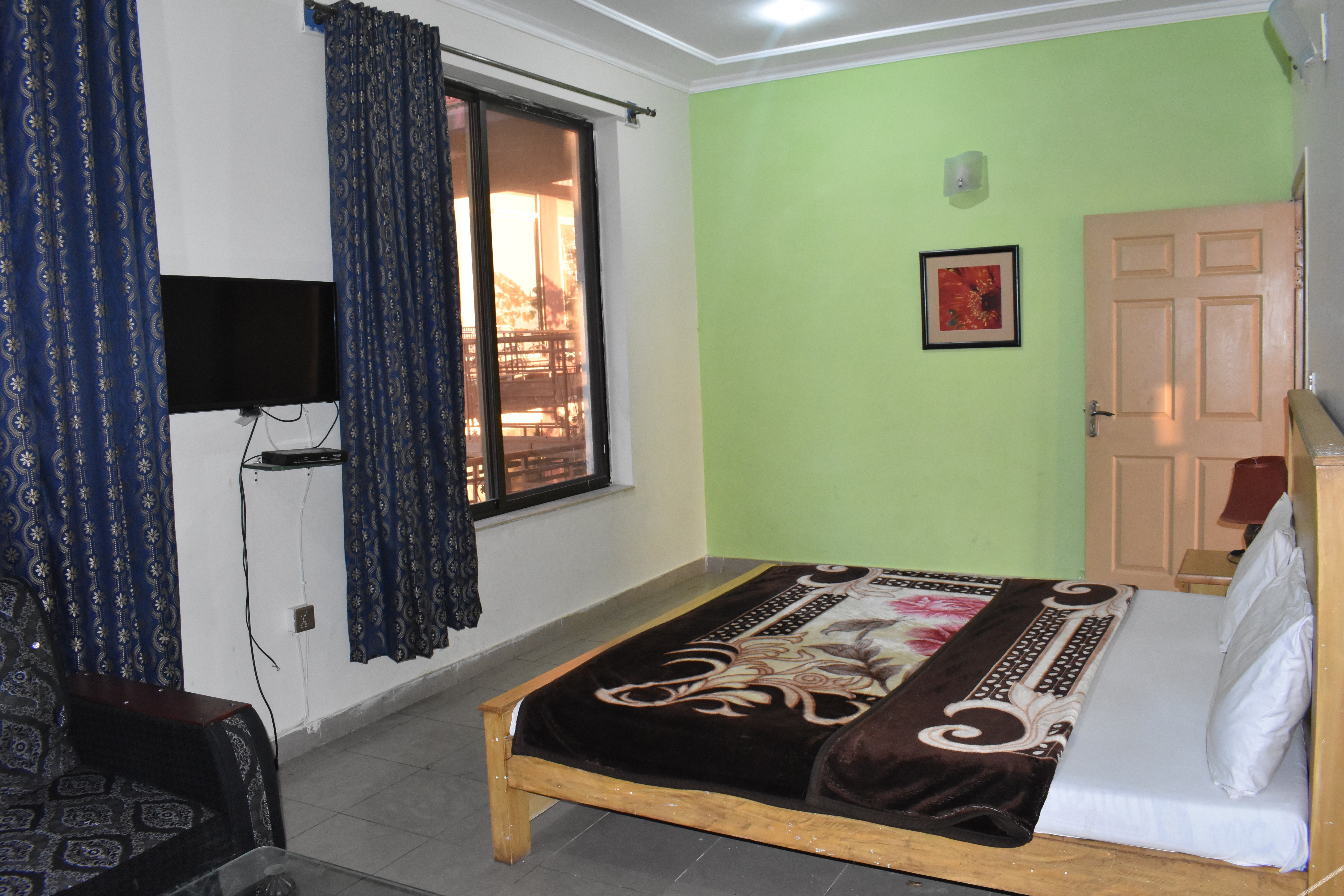 Hotel Falcon Inn