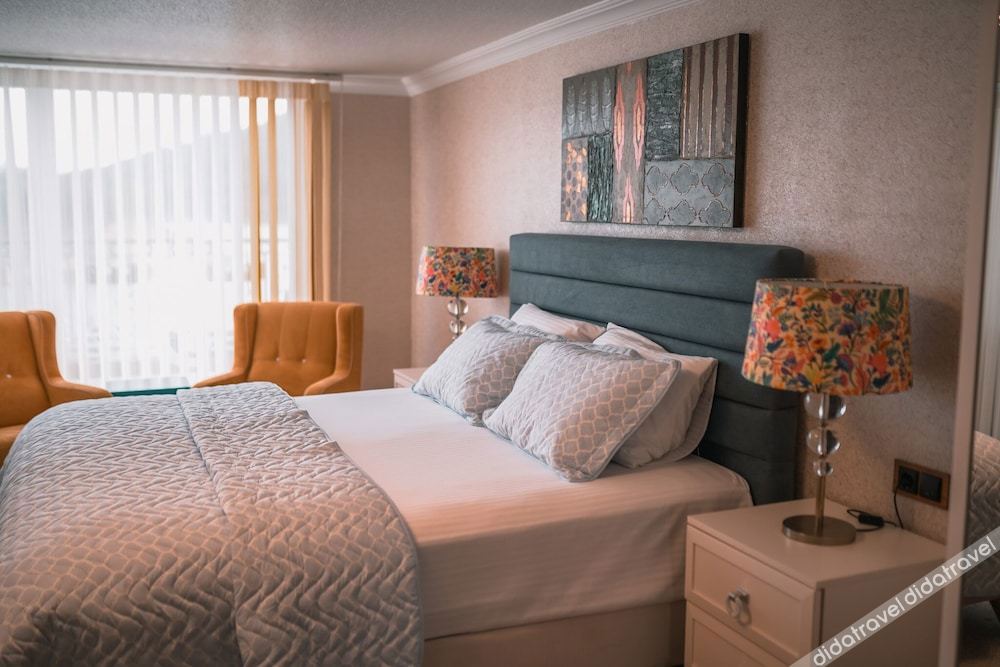 Dolphin Boutique Hotel