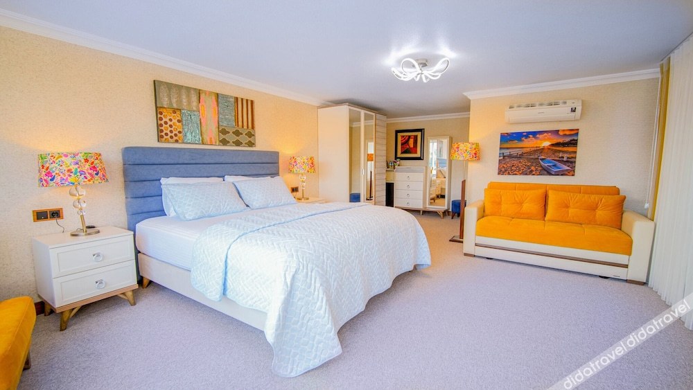 Dolphin Boutique Hotel