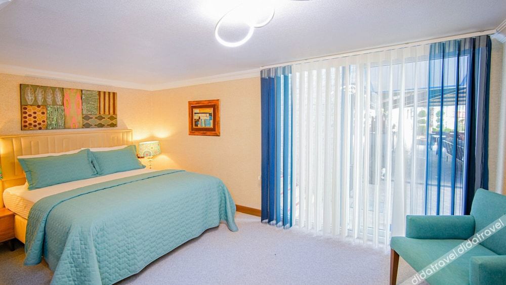 Dolphin Boutique Hotel