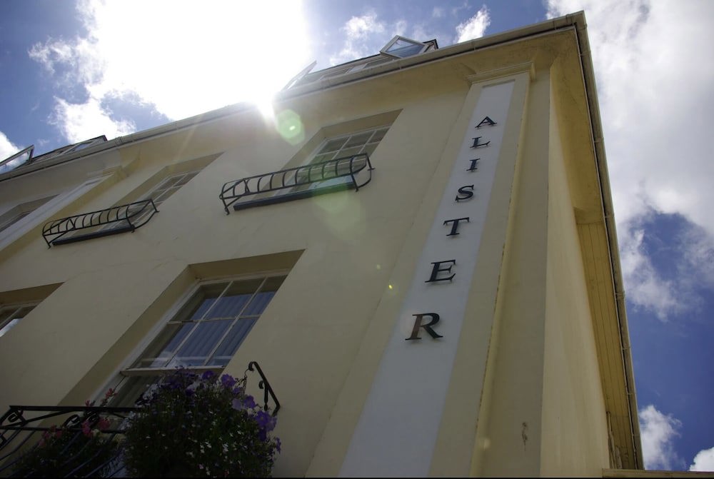 Alister Guest House
