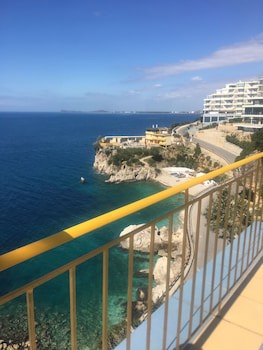 Blue Hotel Holiday