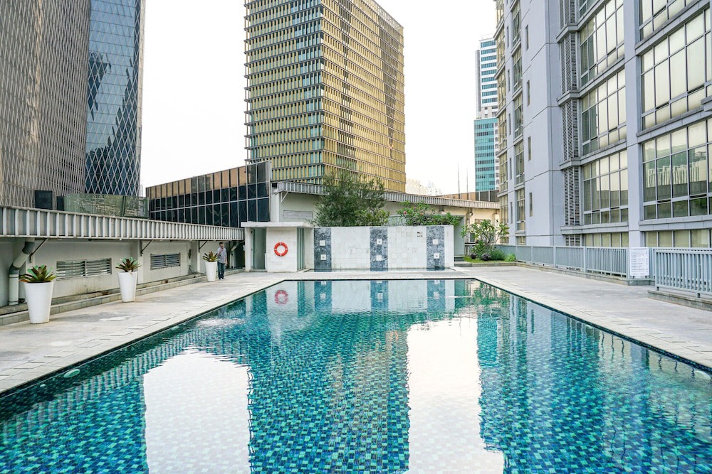 Empyreal Epicentrum Apartment By Travelio