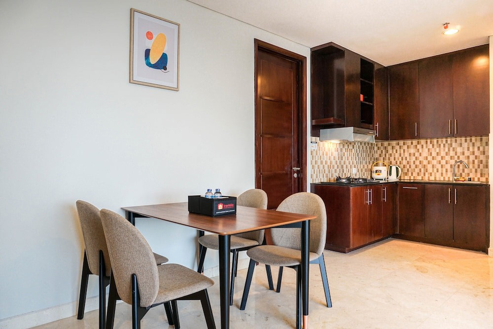 Empyreal Epicentrum Apartment By Travelio