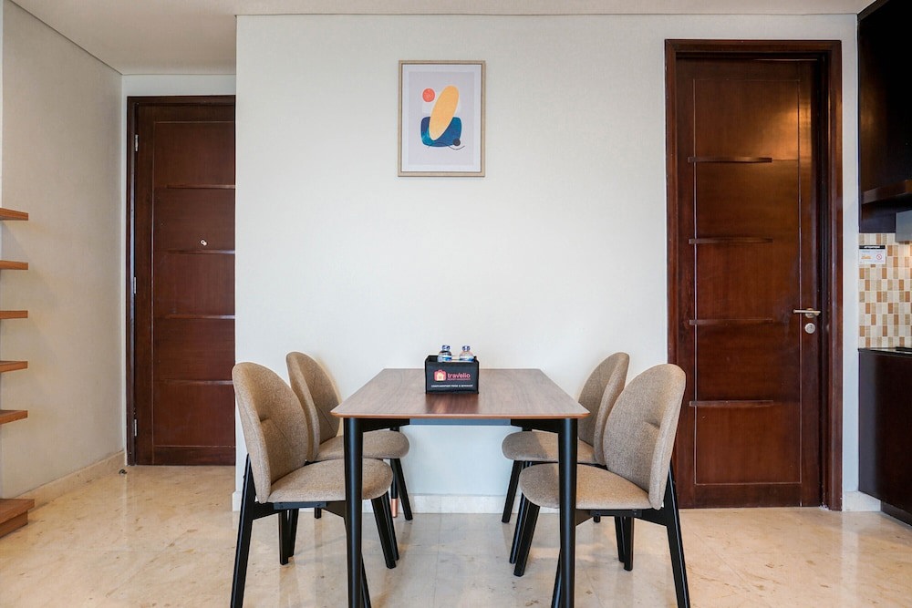 Empyreal Epicentrum Apartment By Travelio