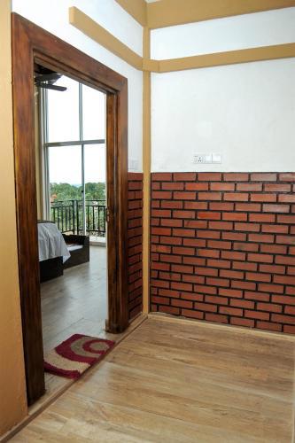 Woody Crest Hotel