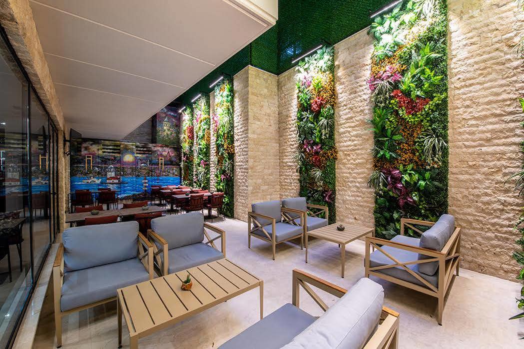 Aprilis Deluxe Hotel