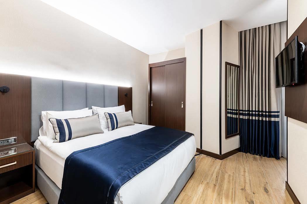 Aprilis Deluxe Hotel