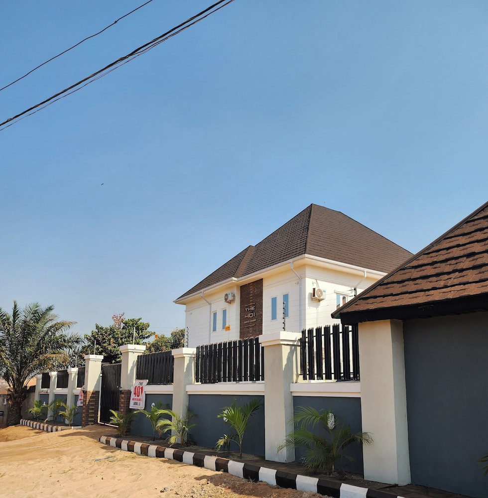 The 401 Hotel And Suites Awka