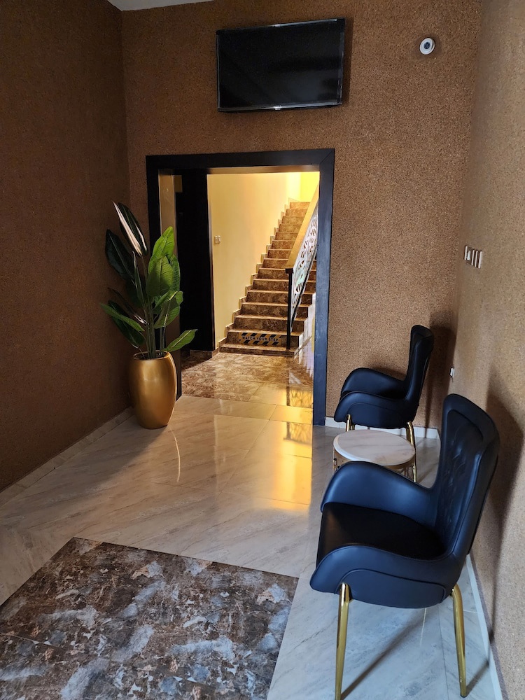 The 401 Hotel And Suites Awka
