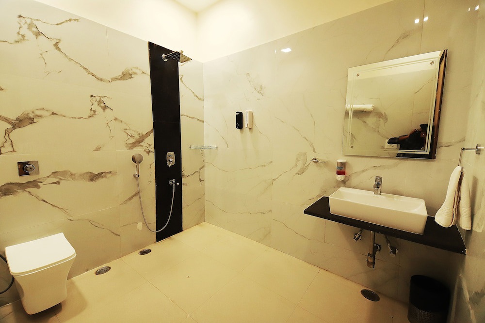 Amarvilas Hotel And Resort