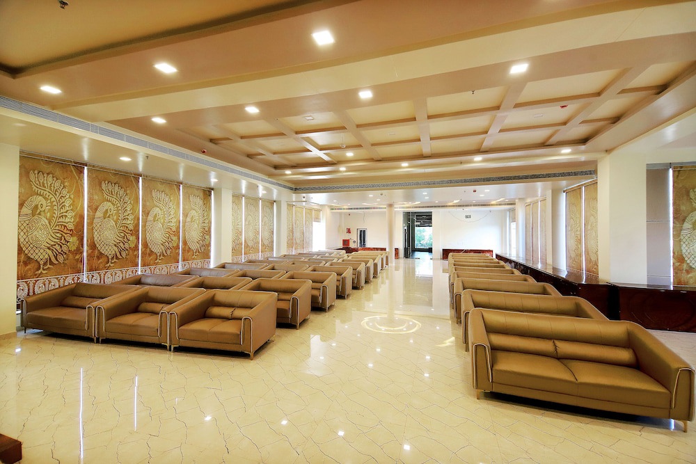 Amarvilas Hotel And Resort