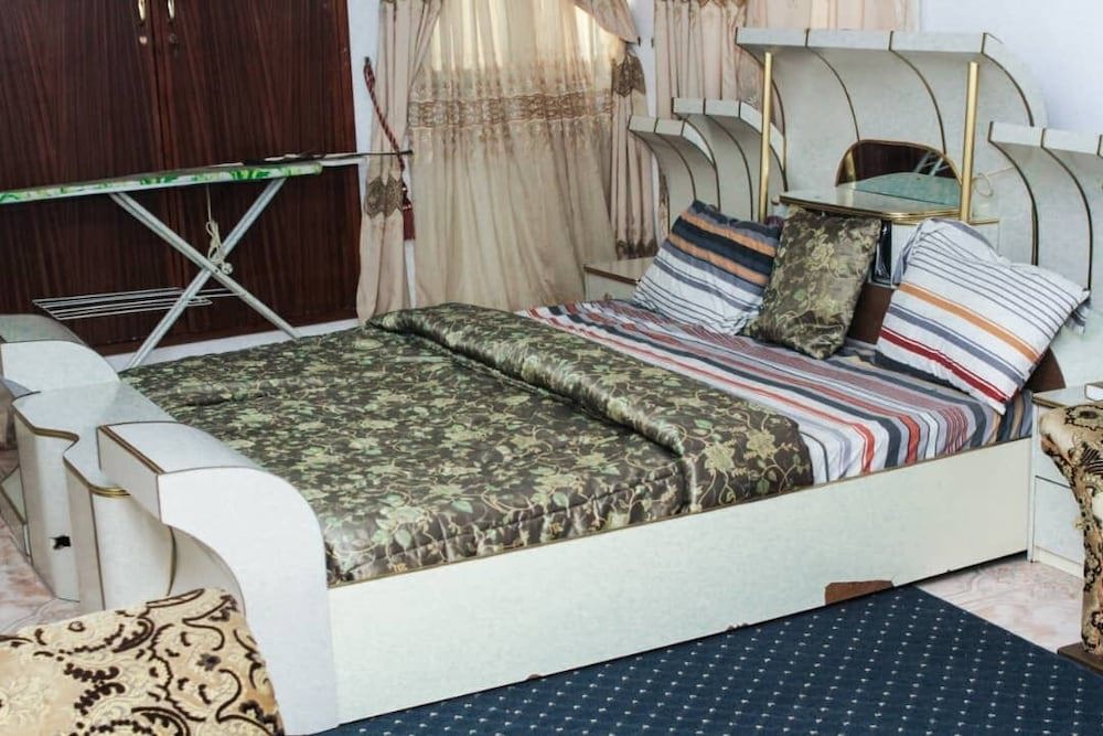 Gity Royale Suites