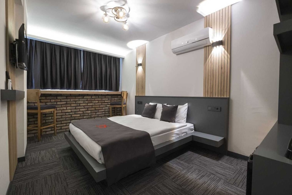 Dewy Hotel