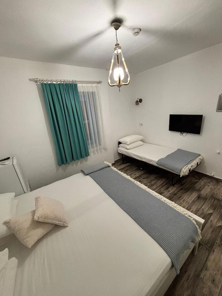 Paris Alacati Butik Otel