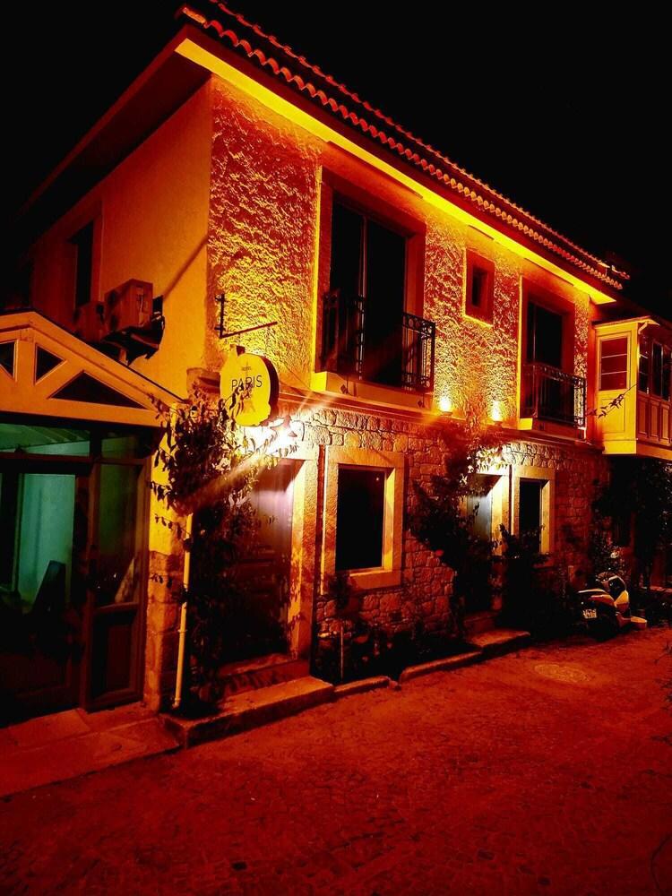 Paris Alacati Butik Otel