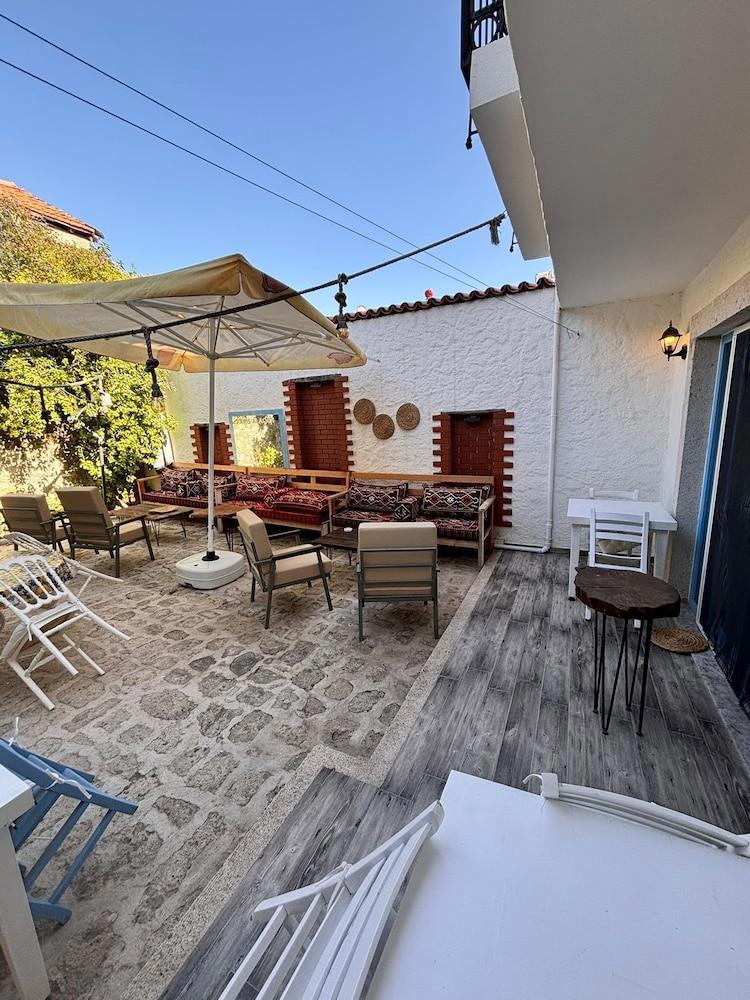 Paris Alacati Butik Otel