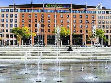 All Seasons Evry Cathedrale