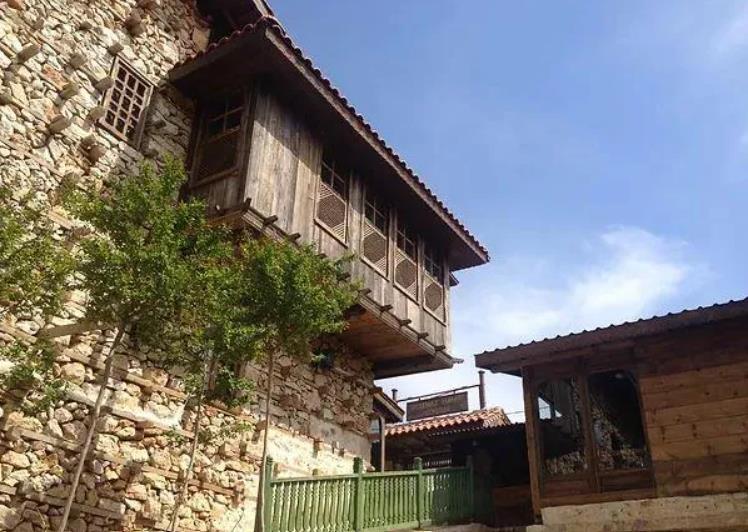 Aysenaz Hanim Konagi