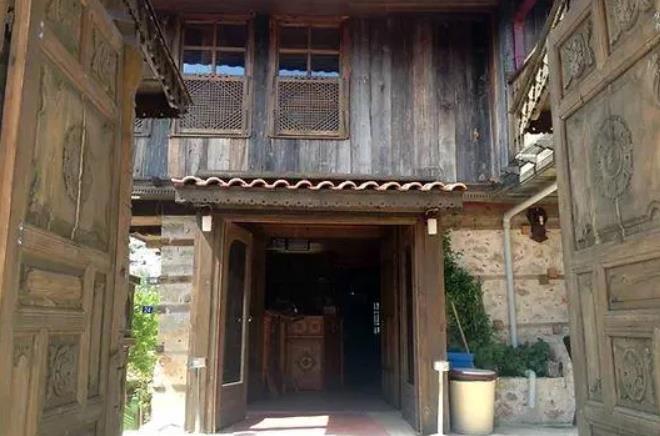 Aysenaz Hanim Konagi