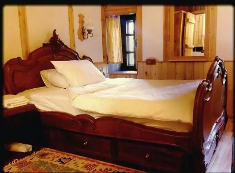 Aysenaz Hanim Konagi