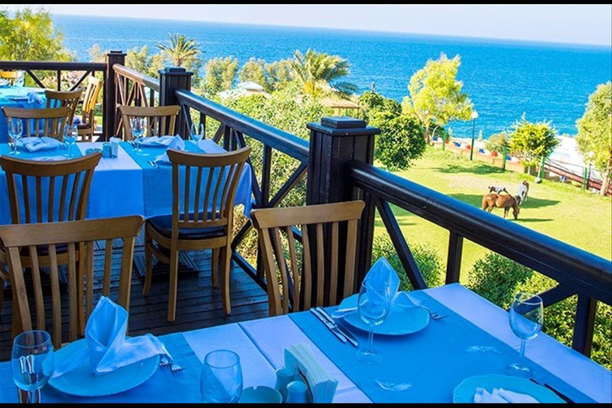 Merit Crystal Cove Hotel Girne Kıbrıs
