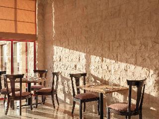 Movenpick Nabatean Castle Hotel