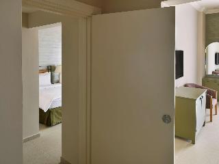 Movenpick Nabatean Castle Hotel