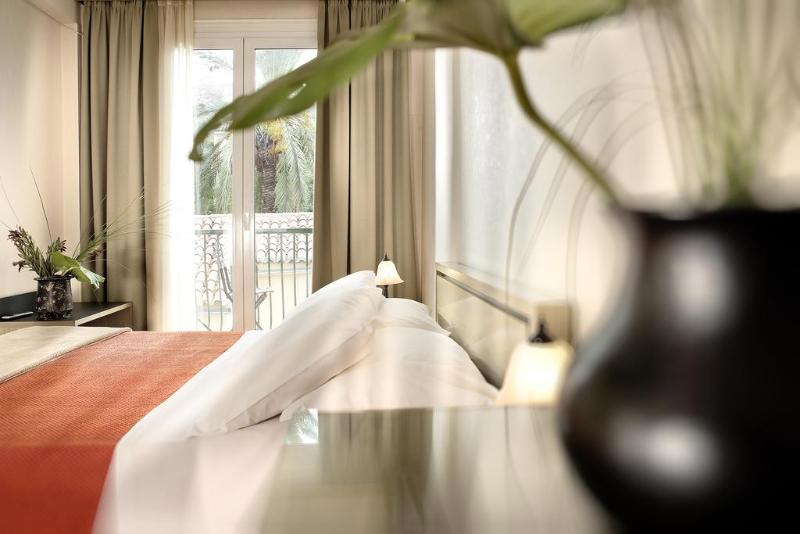 Adrian Hotel fotoğrafı