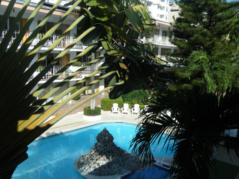 El Tropicano