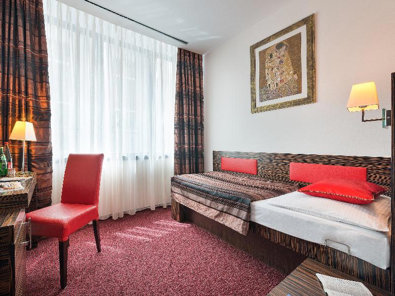 Ea Hotel Crystal Palace