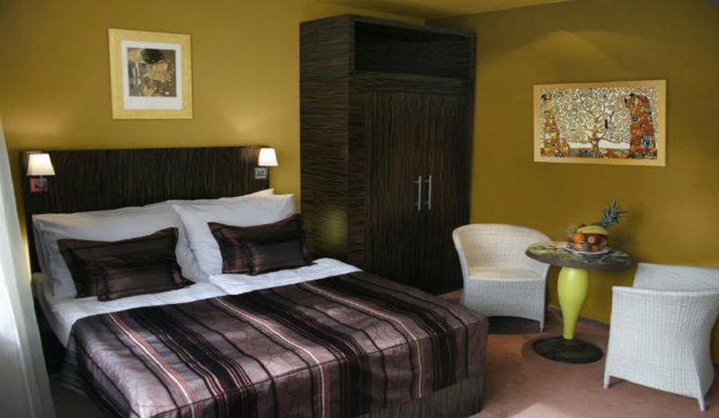 Ea Hotel Crystal Palace