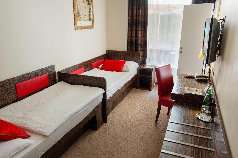 Ea Hotel Crystal Palace