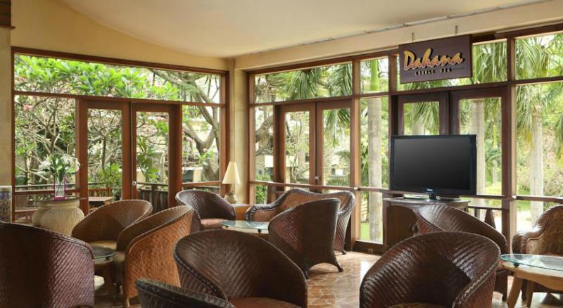 Grand Tropic Suites Hotel Surabaya