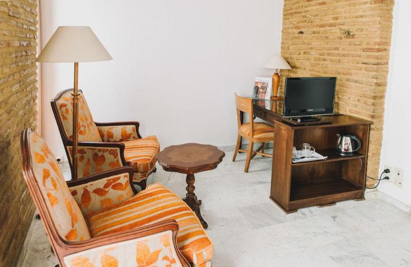 Ad Hoc Monumental Hotel