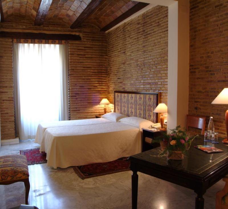 Ad Hoc Monumental Hotel
