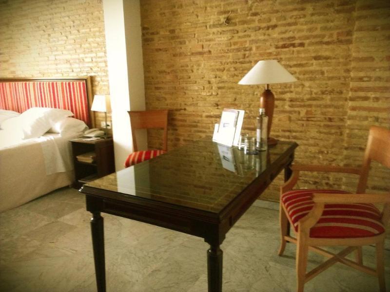 Ad Hoc Monumental Hotel