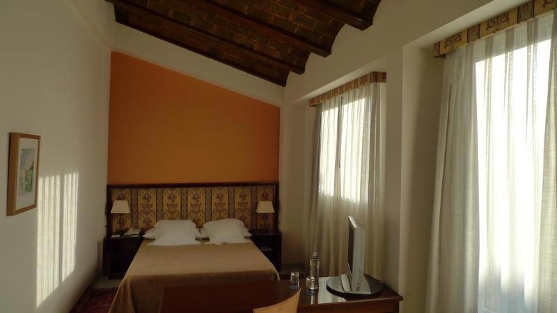 Ad Hoc Monumental Hotel