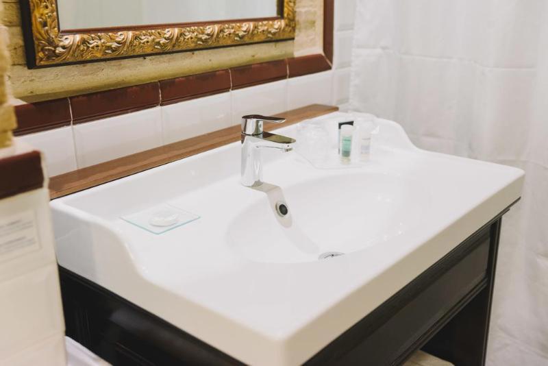 Ad Hoc Monumental Hotel