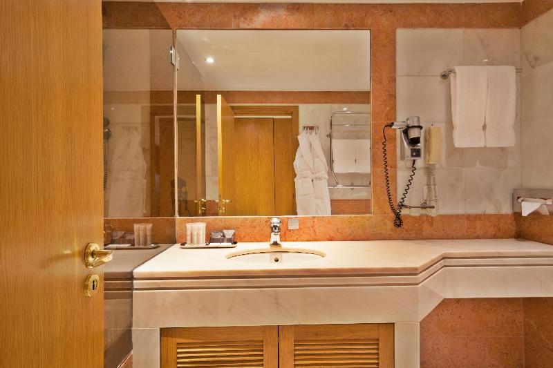 Altis Suites